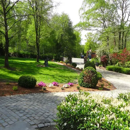 Le Chateau Des Eglantines