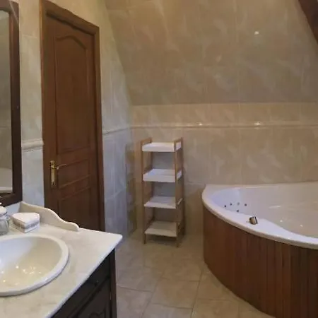 Le Chateau Des Eglantines Bed and Breakfast