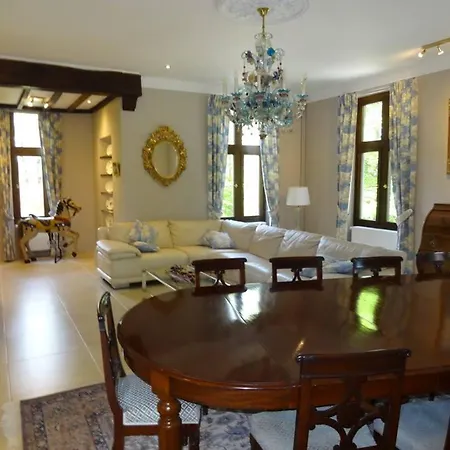 Le Chateau Des Eglantines Frühstückspension Montignies-le-Tilleul