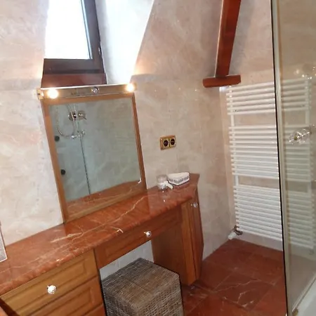 Le Chateau Des Eglantines Bed & Breakfast
