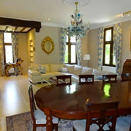 Le Chateau Des Eglantines Bed & Breakfast